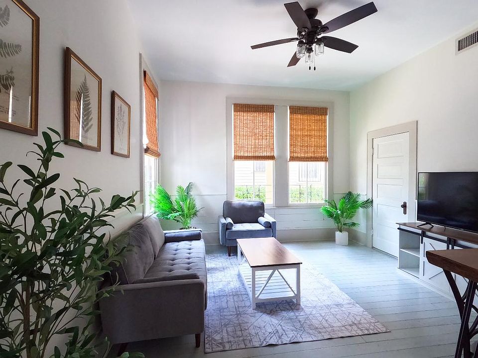 1st image of 2121 Marengo St APT 1