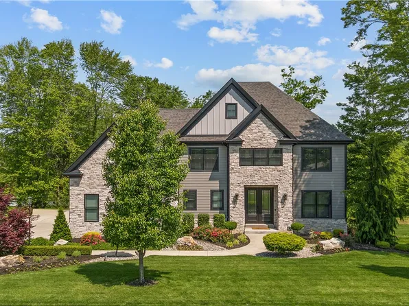 131 Woodford Dr, Evans City, PA 16033