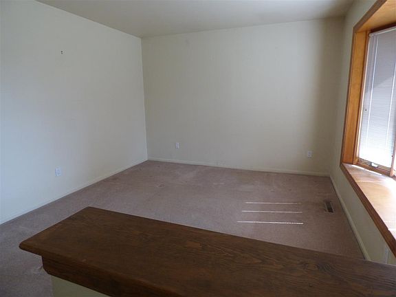 4th image of 41310 Estate Dr