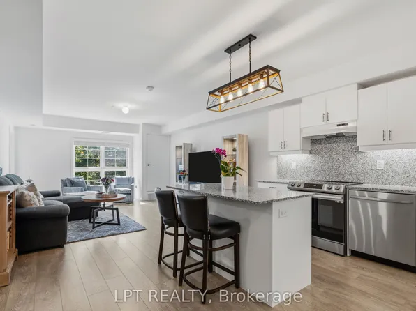 110 Grew Blvd #303, Georgina, ON L0E 1L0