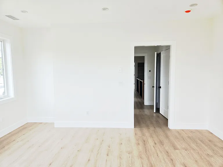 210 Underhill Ave — Photo 14