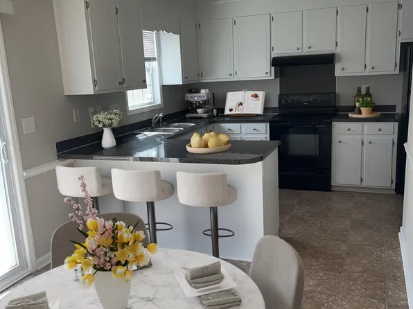 1222 Cross Creek Circle #W5, Greenville, NC 27834