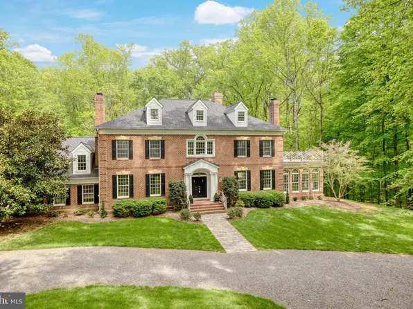 105 River Birch Dr, Great Falls, VA 22066