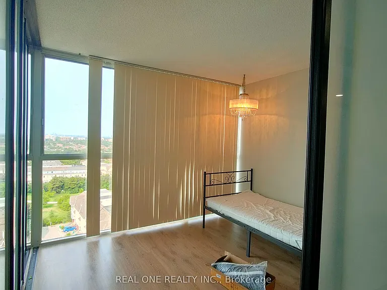 880 Dundas St W #1404 — Photo 13