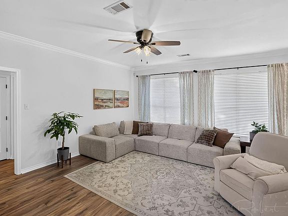 3rd image of 70063 4th St