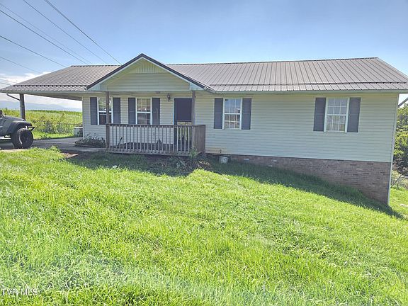 2nd image of 105 Miller St
