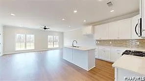 4 bed, 3.0 bath, 2109 sqft, $2,400 — Photo 2
