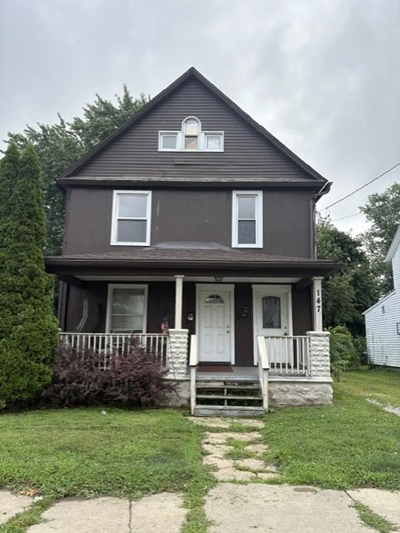 147 8th St NW Barberton, OH 44203 MFH2 .T2 — Photo 1