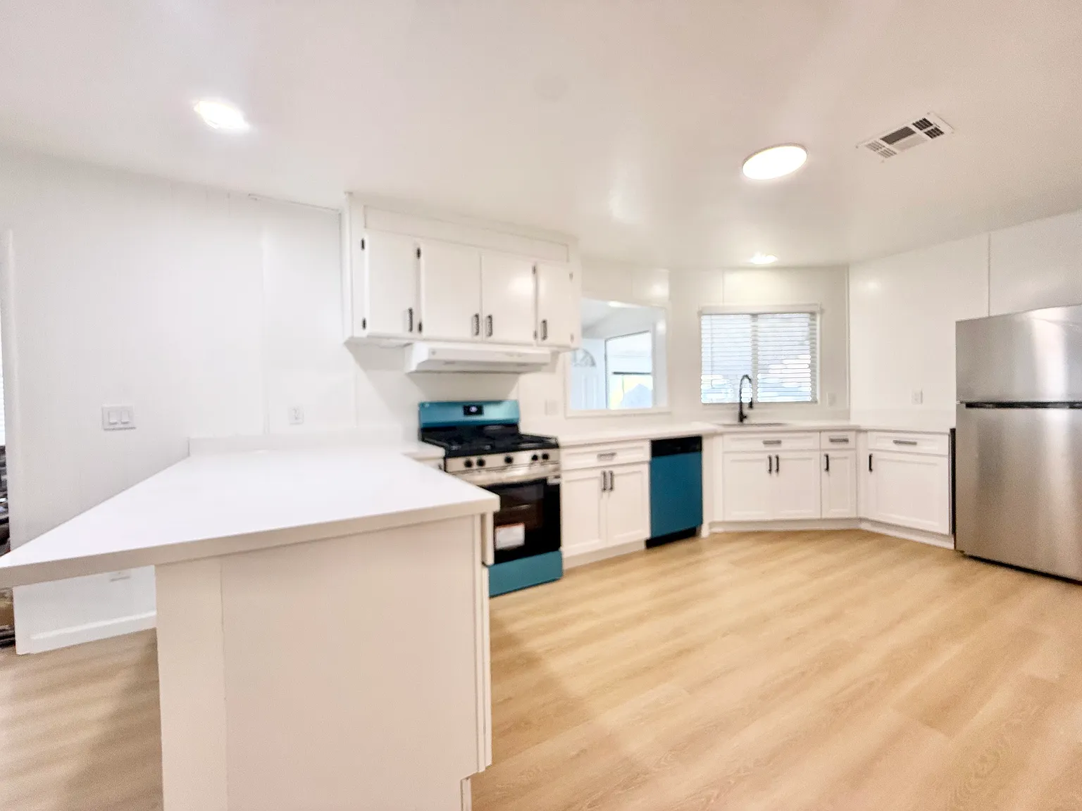 3 bed, 1640 sqft, $2,900 — Photo 3