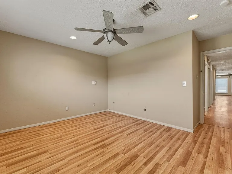 5211 Court Rd — Photo 24