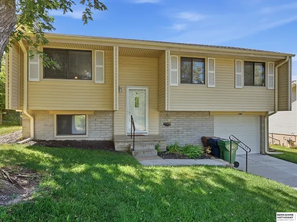 11906 S 33rd St, Bellevue, NE 68123