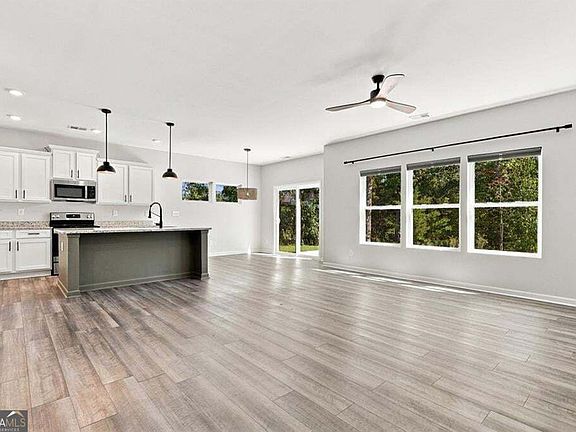 3rd image of 437 Tom Avery Dr
