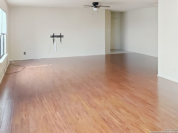 3rd image of 7429 MYRTLE TRL