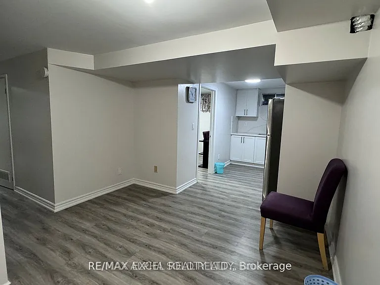 38 Saintsbury Sq #BASEMENT — Photo 1