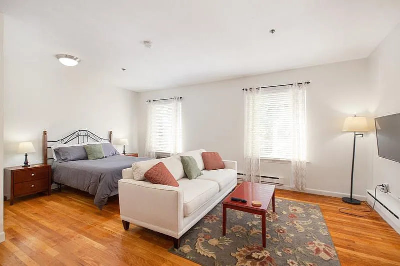 Studio, 400 sqft, $3,150 — Photo 2