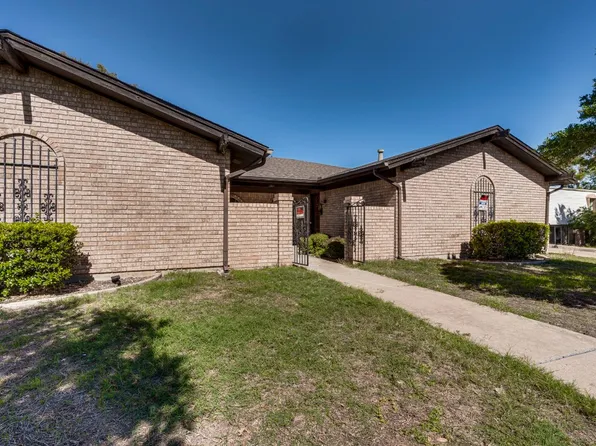 8004 Carrick St, Benbrook, TX 76116