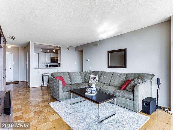 3rd image of 118 Monroe St #11