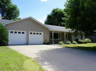 433 3rd St SW, Blooming Prairie, MN 55917