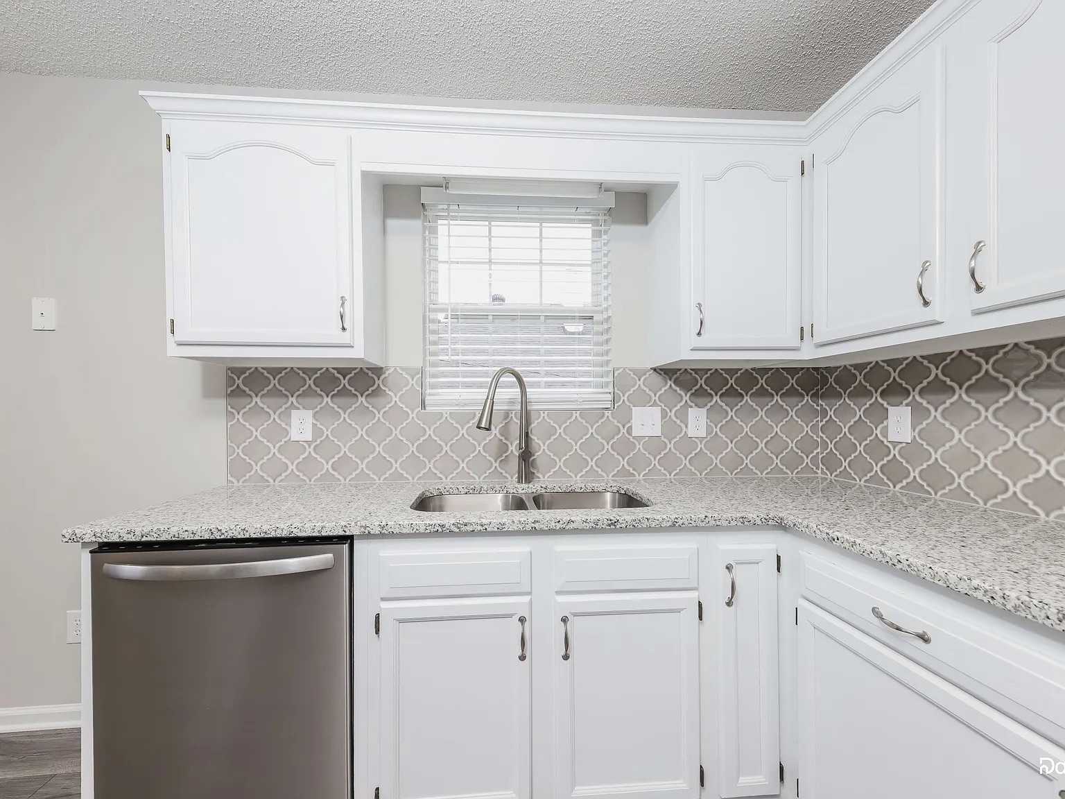 3 bed, 2.0 bath, 1161 sqft, $1,595 — Photo 4