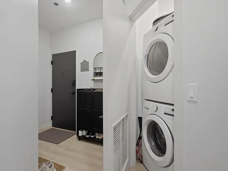 947 W Sunnyside Ave #407 — Photo 12