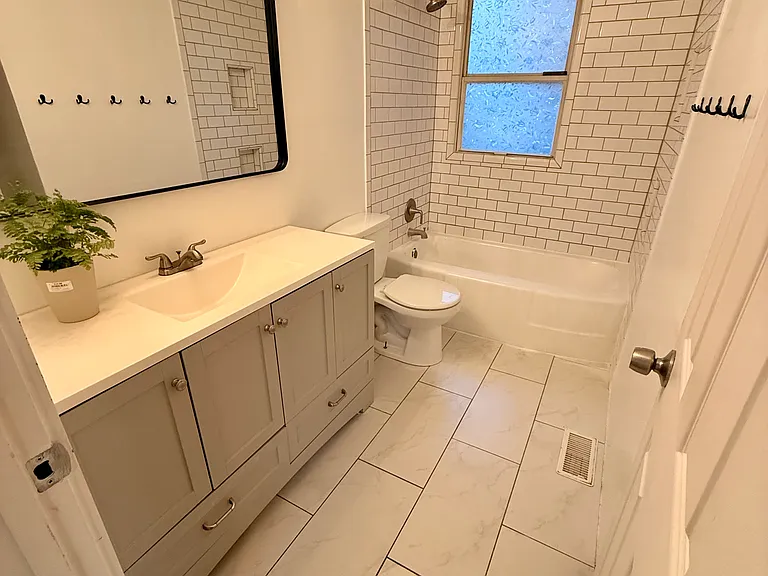 19 W Valley Dr — Photo 11