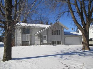 1445 Rainbow Ave, Maple Plain, MN 55359