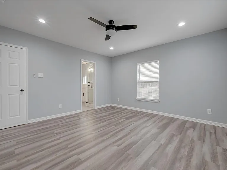 6322 Victoria St — Photo 17