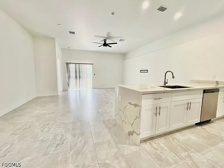 4622 SW 7th Pl — Photo 5