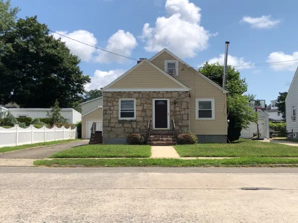 150 Pennsylvania Ave, Roosevelt, NY 11575