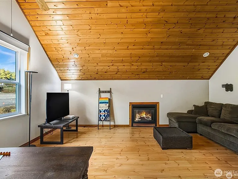 330 Keechelus Dr — Photo 15