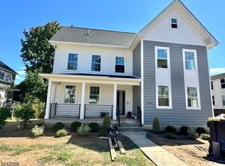 19 Forest St FLOOR 2, Montclair, NJ 07042