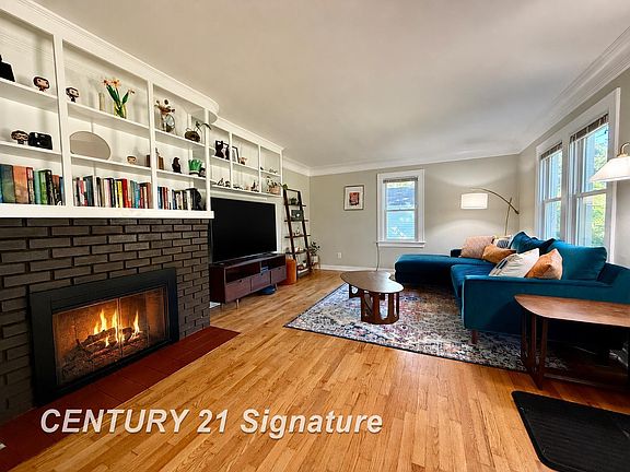 3rd image of 212 Auburn St