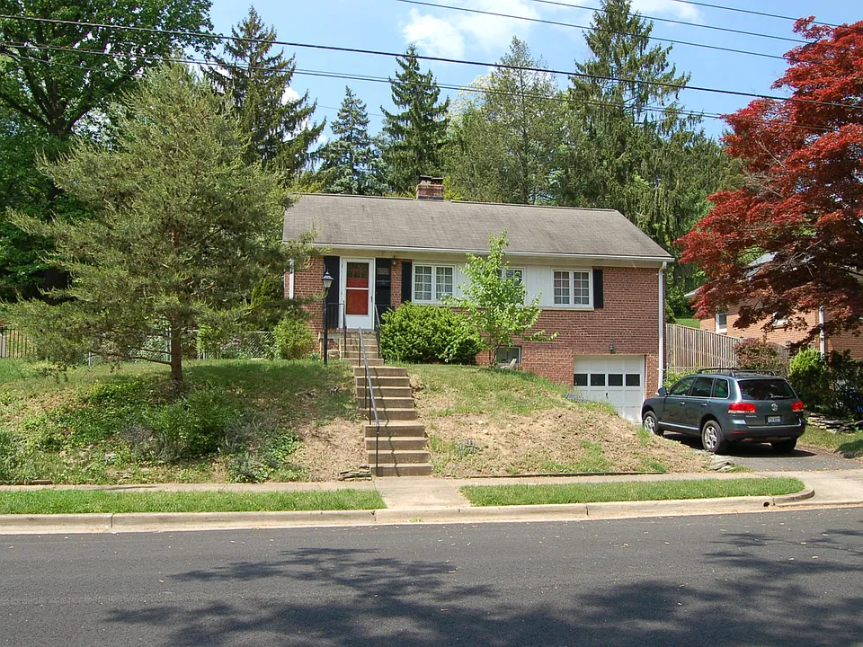 1020 W Taylor Run Pkwy