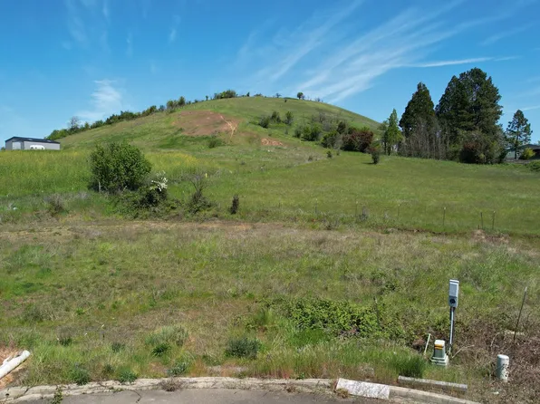 136 Stewart Ct #10, Roseburg, OR 97471