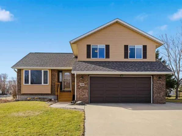 350 Fox Run Dr, North Liberty, IA 52317