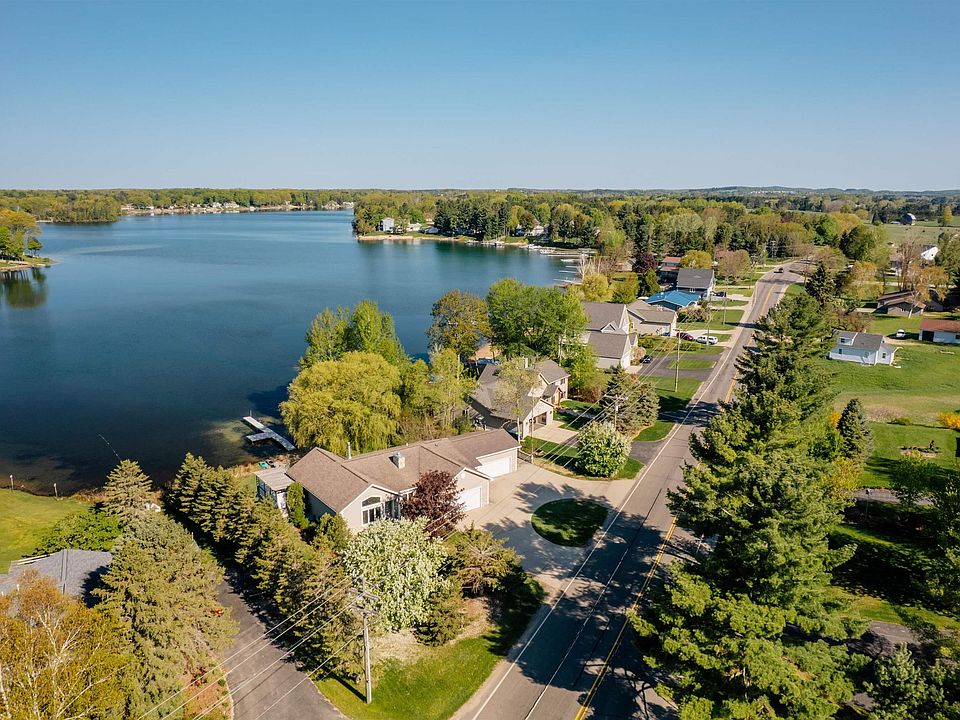 460 S East Silver Lake Rd, Traverse City, MI 49685 Zillow
