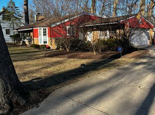 621 Harms Rd, Glenview, IL 60025