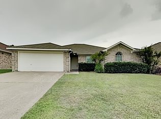 833 Morgan Dr, Burleson, TX 76028