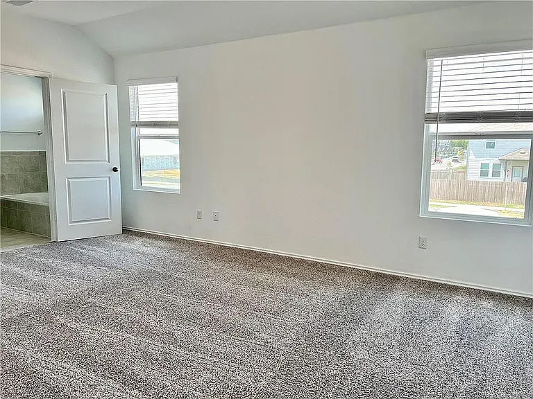 290 Silver Glen Dr — Photo 15