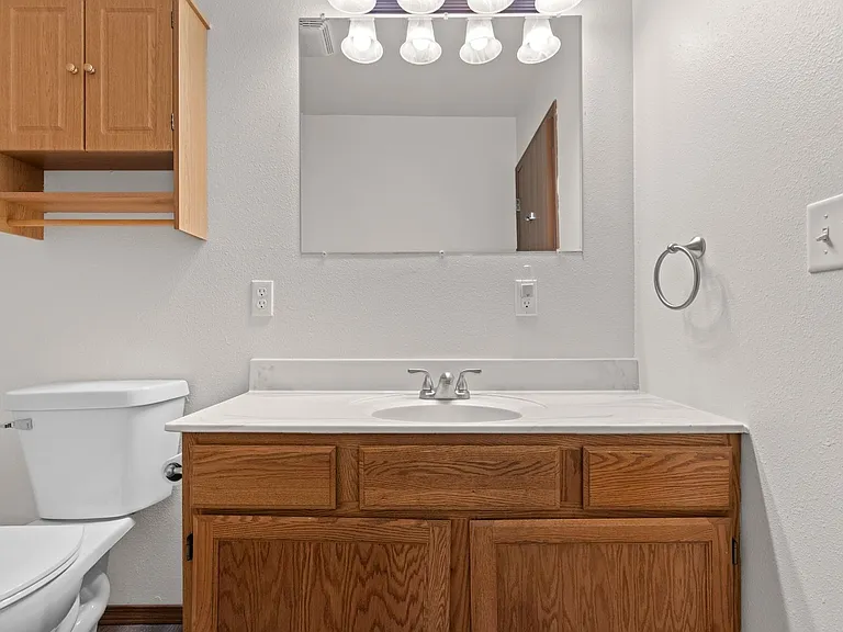 Sunshine Court Apartments — Photo 10