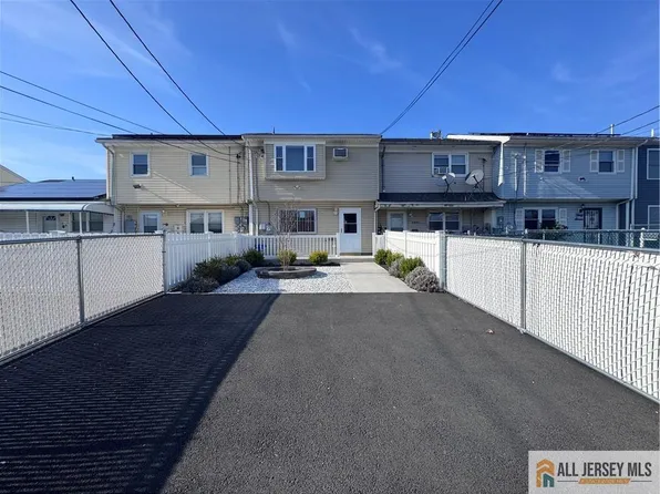 33 Mercer St, Carteret, NJ 07008