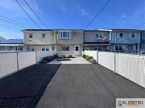33 Mercer St Photo 1