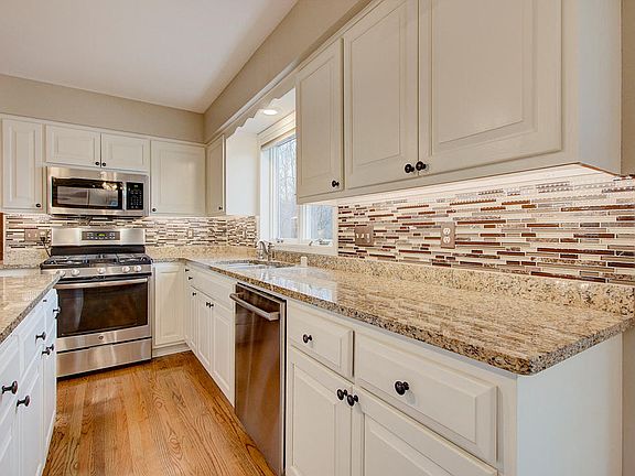5th image of 933 S Comanche Ln