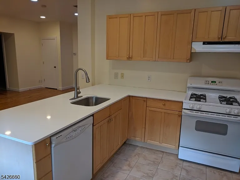 385 George St #2B — Photo 30