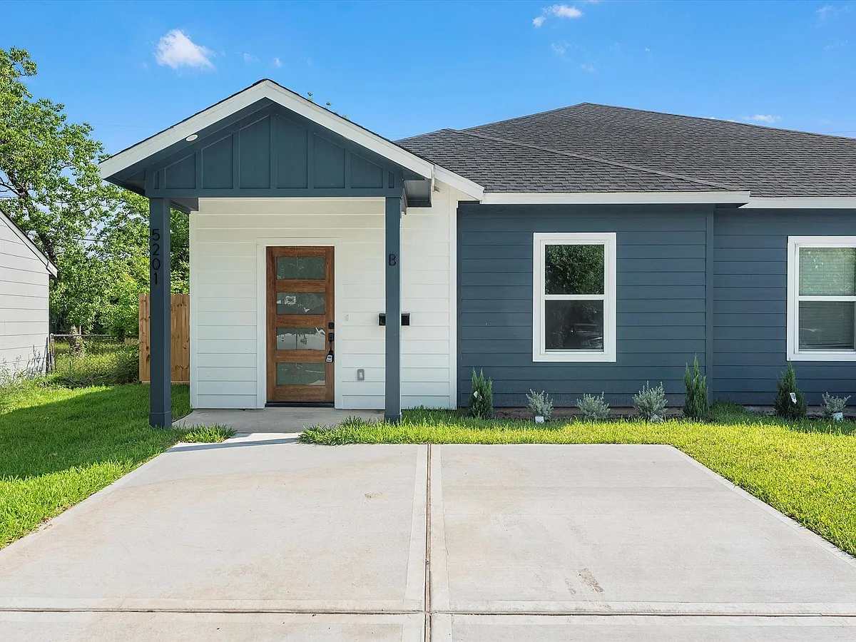 Building Photo - 5201 Kenilwood Dr #A