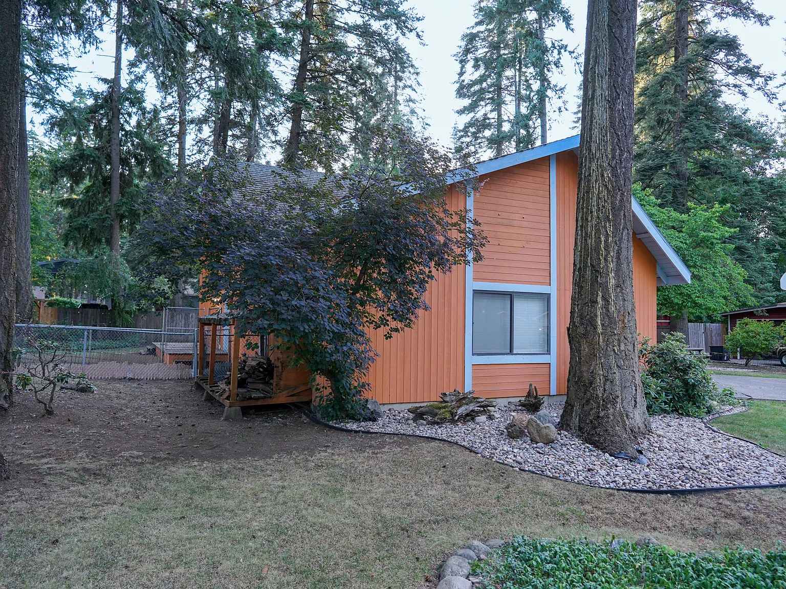 4 bed, 2106 sqft, $2,395 — Photo 3