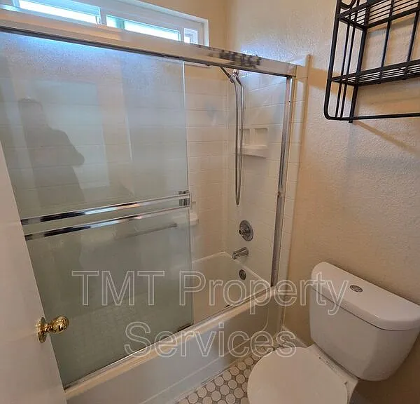 2234 Wall St — Photo 20