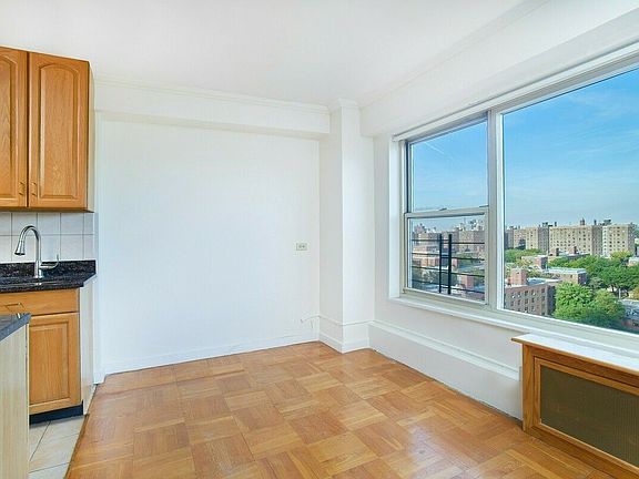 3rd image of 130 Saint Edwards St APT 15D