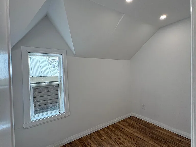 150 13th St W #1 — Photo 7