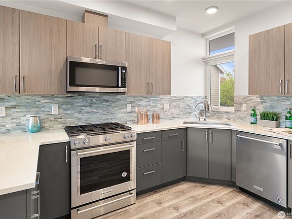 4th image of 2422 NW 60th St #B